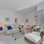 Apartment Charming With Sea Views *