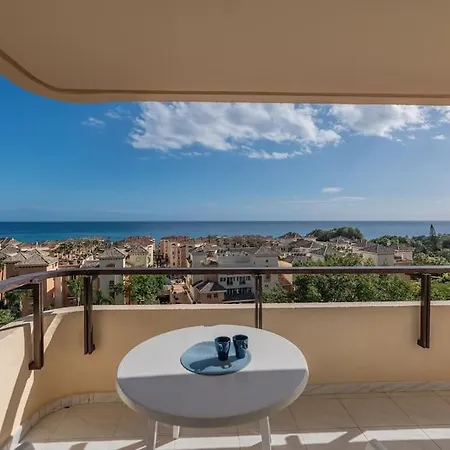 Апартаменты Charming With Sea Views