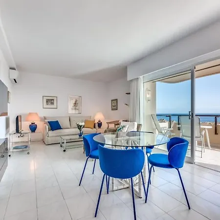 Апартаменты Charming With Sea Views