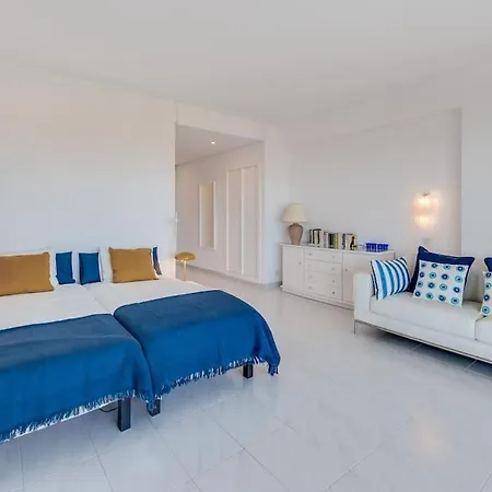 Charming With Sea Views Апартаменты