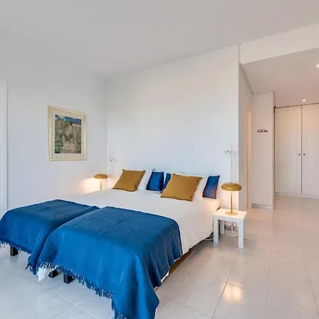 Charming With Sea Views Апартаменты *