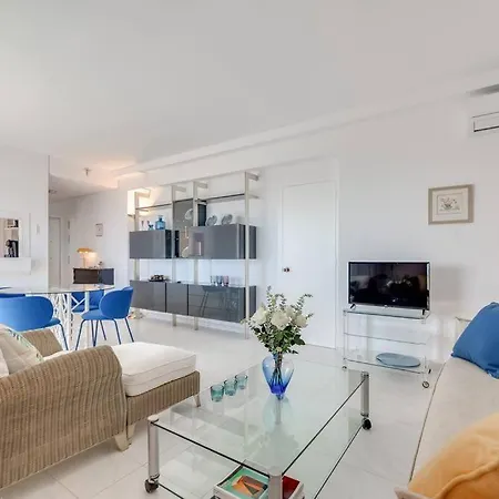 Charming With Sea Views Апартаменты *