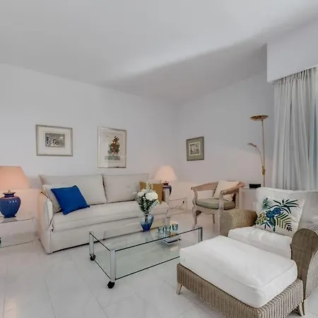 Апартаменты Charming With Sea Views *