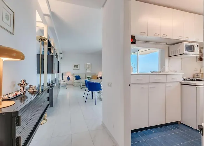 Apartament Charming With Sea Views *